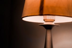 Photo marble base table lamp