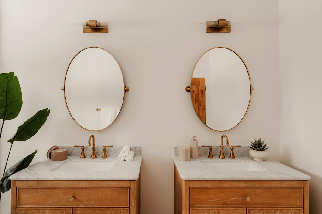 Photo brass vanity light